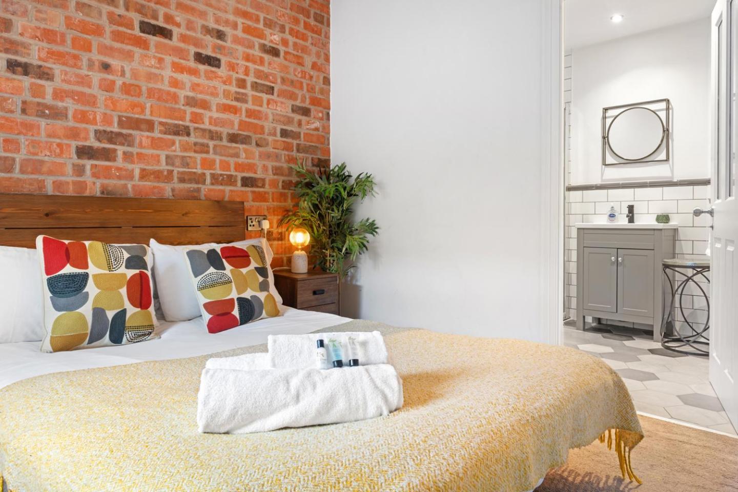 Luxurious City Centre Lace Market Apartment 诺丁汉 外观 照片